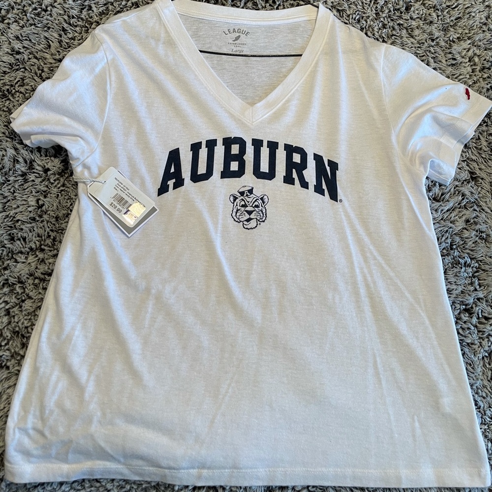 Auburn v-neck tee